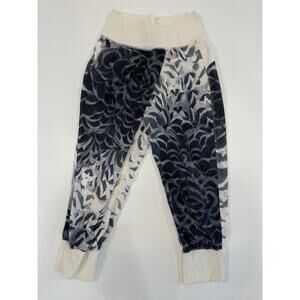 Lululemon Dance To Yoga Pant Size 6 Roll Down Waistband Crop